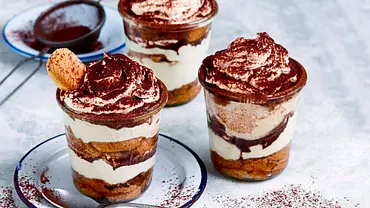 Tiramisu im Glas auf leichte Art Rezept - Foto: LECKER @ Bauer Media Group