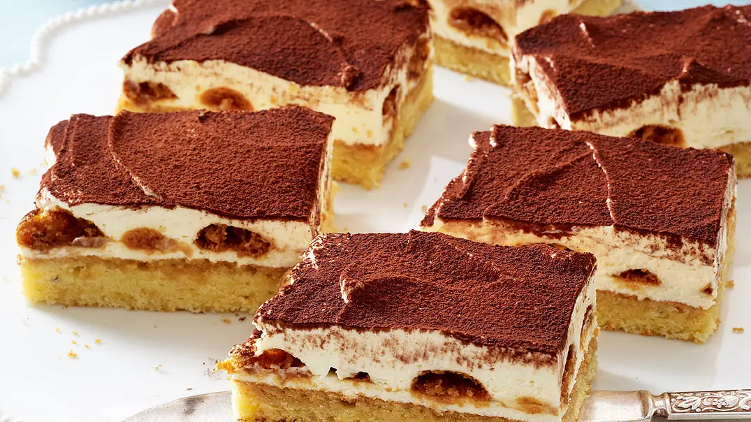 Tiramisu-Kuchen vom Blech Rezept - Foto: LECKER @ Bauer Media Group Tiramisu-Kuchen vom Blech Rezept - Foto: LECKER @ Bauer Media Group