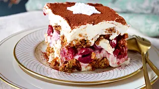 Tiramisu mit Kirschen und Cantuccini Rezept - Foto: LECKER @ Bauer Media Group
