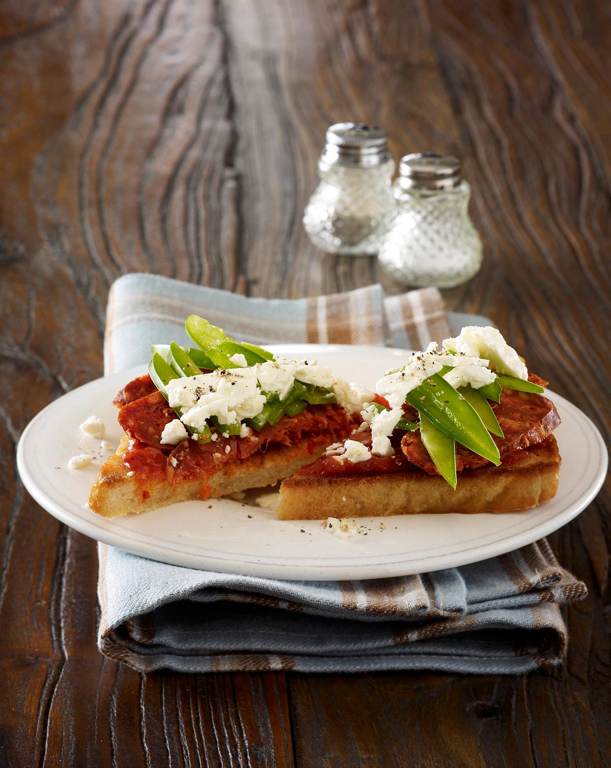 Toast mit Butter, Kochschinken, Emmentaler und Ananas Rezept