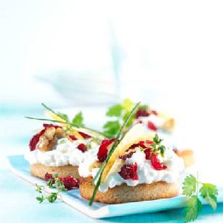 Toast mit Cranberry-Hüttenkäse Rezept Toast mit Cranberry-Hüttenkäse Rezept