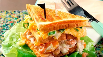 Toast mit Krabbensalat und Rührei Rezept - Foto: LECKER @ Bauer Media Group