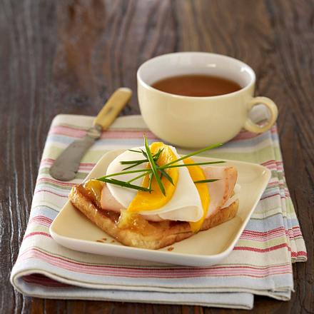 Toast mit Mango-Chutney, Ziegengouda, Hähnchenbrust, Mango und Schnittlauch Rezept Toast mit Mango-Chutney, Ziegengouda, Hähnchenbrust, Mango und Schnittlauch Rezept