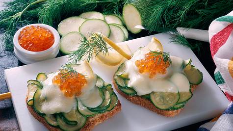 Toast mit Zucchini und Kaviar Rezept - Foto: Horn