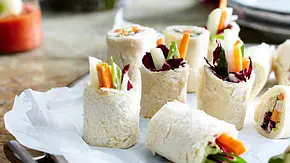 Toast-Sushi mit Gemüse und Wasabischmand Rezept - Foto: LECKER @ Bauer Media Group Toast-Sushi mit Gemüse und Wasabischmand Rezept - Foto: LECKER @ Bauer Media Group