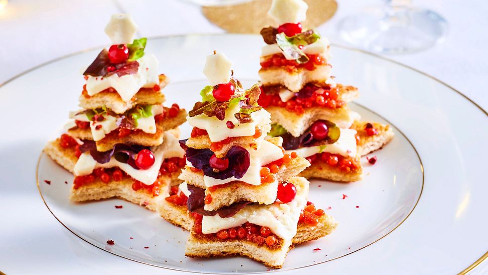 Vorspeisen für Weihnachten: Toast-Tännchen Caprese - Foto: House of Food / Bauer Food Experts KG