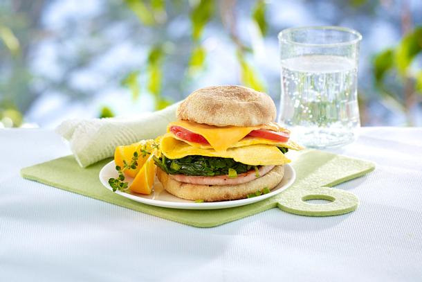 Toastbrötchen mit Spinat und Omelett Rezept