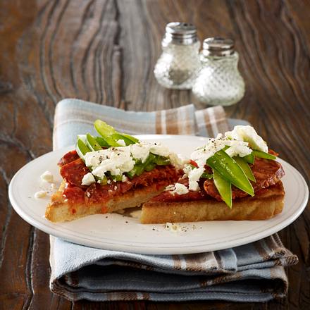 Toastsandwich mit Pesto, Tomaten, Rauke und Mozzarella Rezept