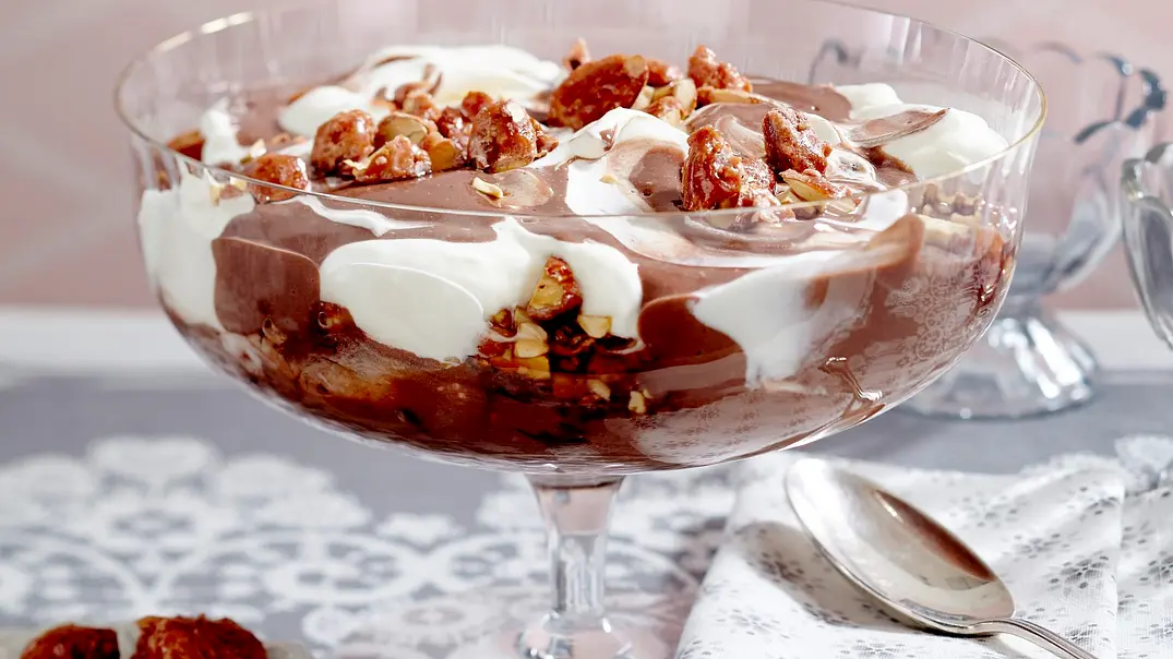 Toblerone-Pudding mit gebrannten Mandeln Rezept - Foto: LECKER @ Bauer Media Group Toblerone-Pudding mit gebrannten Mandeln Rezept - Foto: LECKER @ Bauer Media Group