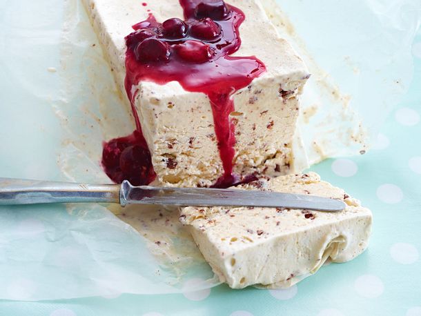 Toblerone-Semifreddo mit heißen Kirschen Rezept