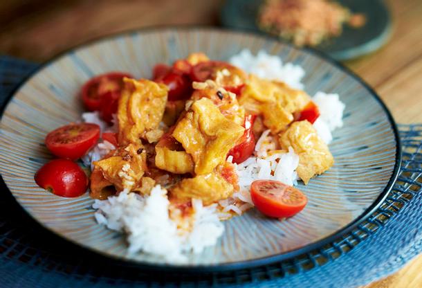 Tofu in Tomaten-Kokos-Soße Rezept Tofu in Tomaten-Kokos-Soße Rezept