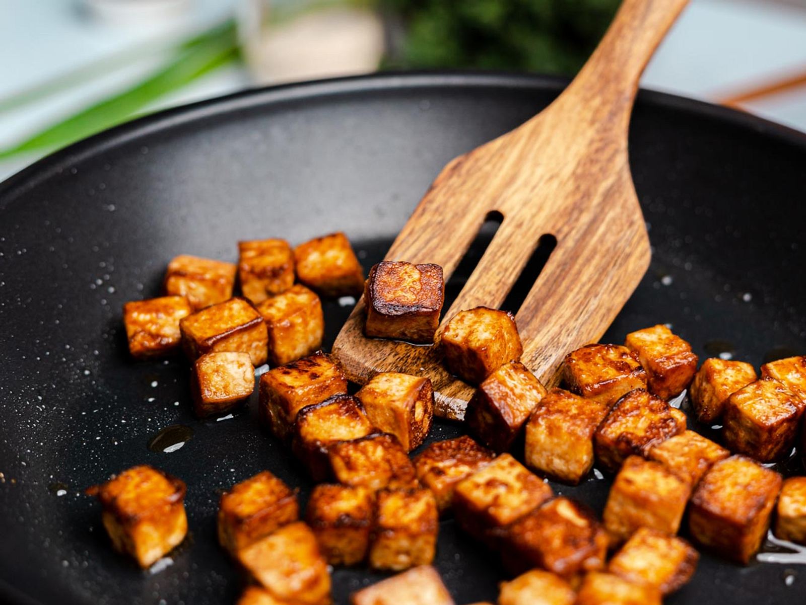 Tofu knusprig braten - das Grundrezept Rezept | LECKER