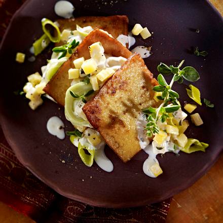 Tofu-Lasagne mit Steckrüben-Porree-Ragout und Salbei Rezept Tofu-Lasagne mit Steckrüben-Porree-Ragout und Salbei Rezept