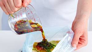 Tofu marinieren - Foto: House of Food / Bauer Food Experts KG
