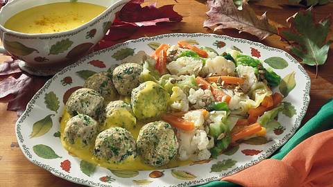 Tofuklößchen mit Currysoße und Gemüse Rezept - Foto: Neckermann