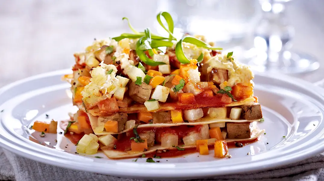 Tofulasagne mit Gemüse Rezept - Foto: LECKER @ Bauer Media Group Tofulasagne mit Gemüse Rezept - Foto: LECKER @ Bauer Media Group