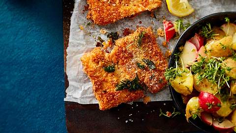 Tofuschnitzel mit Kartoffelsalat Rezept - Foto: House of Food / Bauer Food Experts KG
