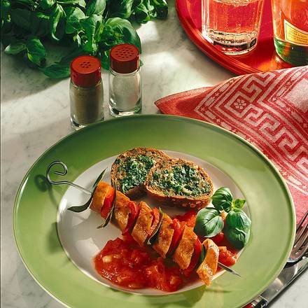 Tofuspieße mit Tomaten-Zwiebel-Soße Rezept Tofuspieße mit Tomaten-Zwiebel-Soße Rezept