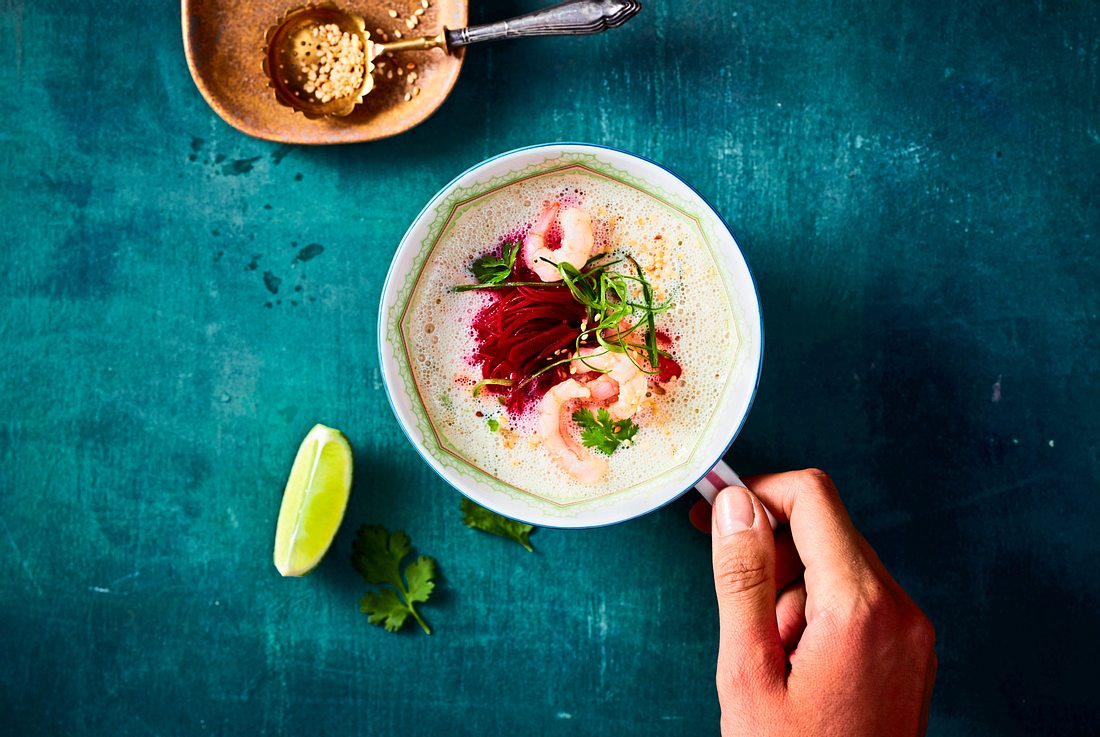 Tom Kha Gung zu Rote-Bete-Reisnudeln Rezept Tom Kha Gung zu Rote-Bete-Reisnudeln Rezept