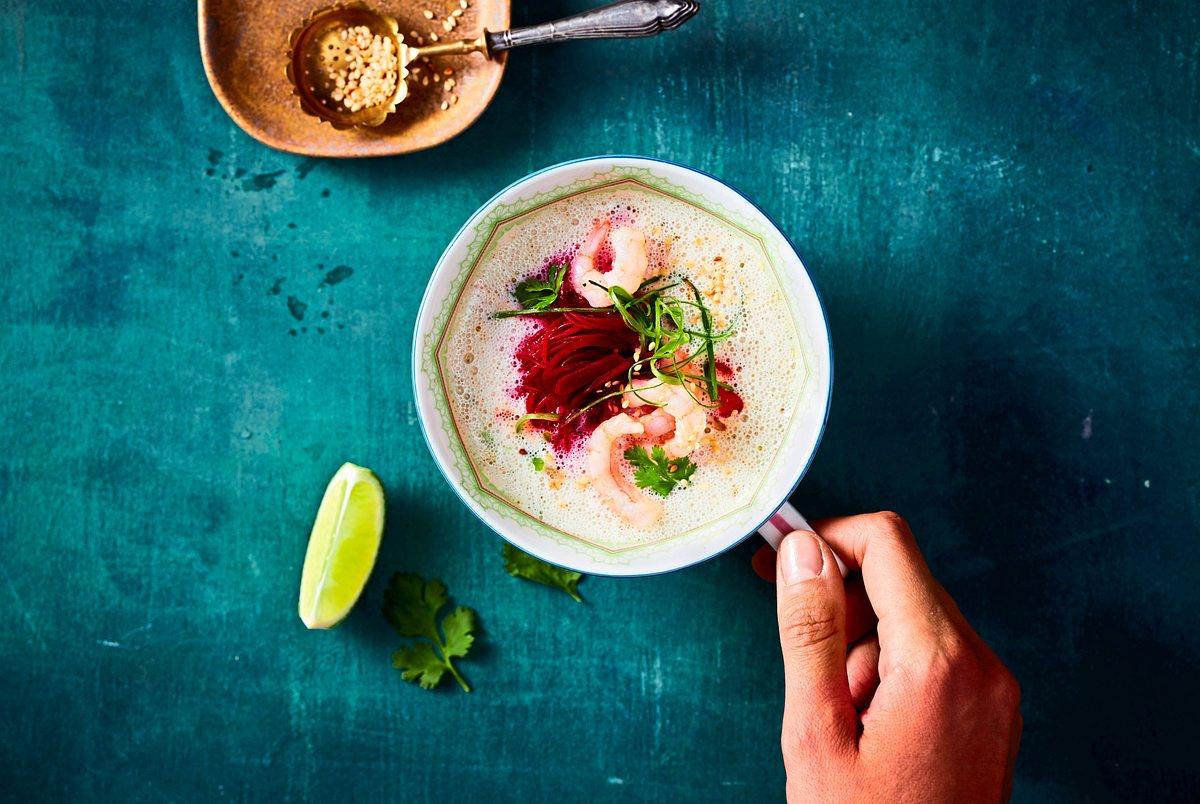 Tom Kha Gung zu Rote-Bete-Reisnudeln Rezept