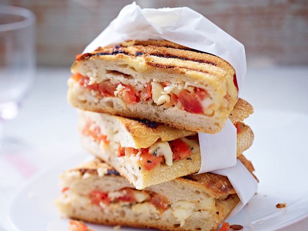 Tomate-Mozzarella-Panini Rezept Tomate-Mozzarella-Panini Rezept