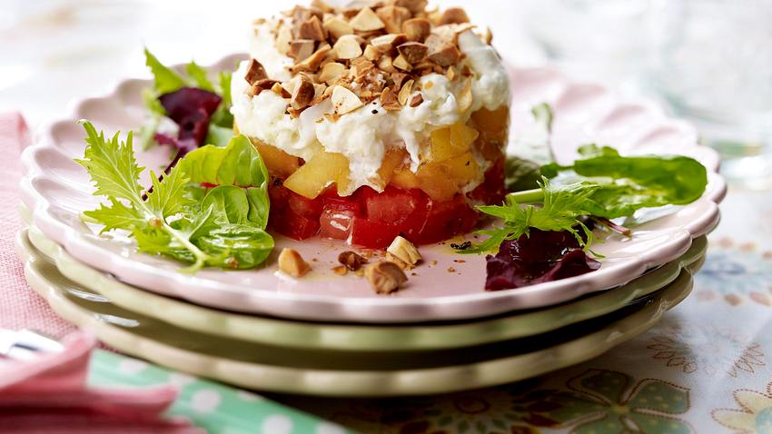 Tomaten-Aprikosen-Türmchen mit Mozzarella Rezept - Foto: House of Food / Bauer Food Experts KG