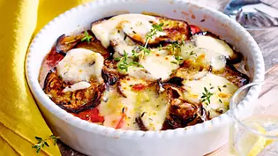Tomaten-Auberginen-Auflauf mit Mozzarella Rezept - Foto: LECKER @ Bauer Media Group Tomaten-Auberginen-Auflauf mit Mozzarella Rezept - Foto: LECKER @ Bauer Media Group