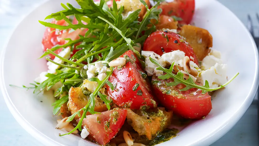 Tomaten-Brot-Salat Rezept - Foto: LECKER @ Bauer Media Group Tomaten-Brot-Salat Rezept - Foto: LECKER @ Bauer Media Group