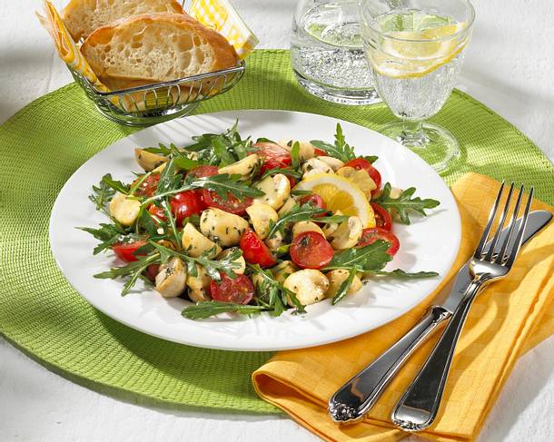 Tomaten-Champignon-Salat mit Rauke und Zitronen-Dressing Rezept Tomaten-Champignon-Salat mit Rauke und Zitronen-Dressing Rezept
