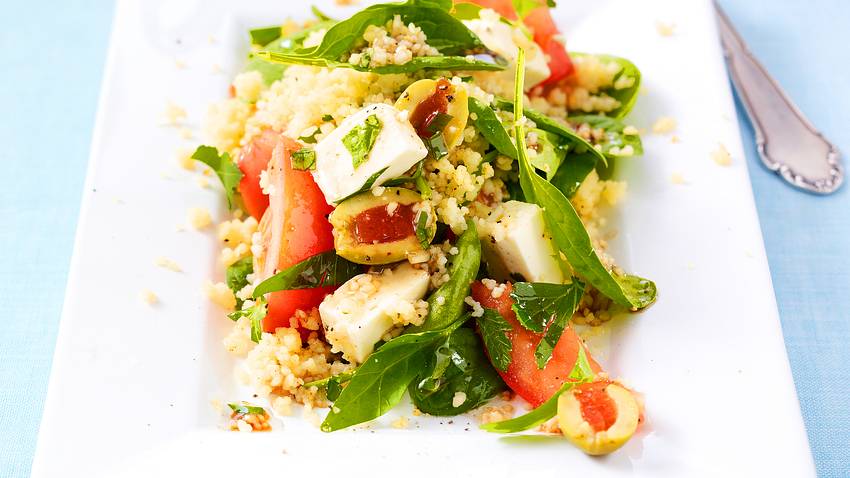 Tomaten-Couscous-Salat mit Oliven Rezept - Foto: House of Food / Bauer Food Experts KG