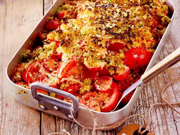 Tomatencrumble mit Parmesan-Panko-Kruste Tomatencrumble mit Parmesan-Panko-Kruste
