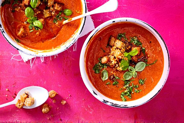Tomaten-Erdbeer-Suppe aus dem Ofen Rezept Tomaten-Erdbeer-Suppe aus dem Ofen Rezept
