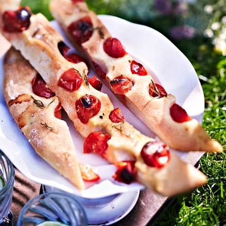 Tomaten-Focaccia aus Kirsch- und krausen Tomaten Rezept