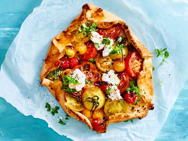 Tomaten-Galette mit Ziegenfrischkäse Rezept Tomaten-Galette mit Ziegenfrischkäse Rezept