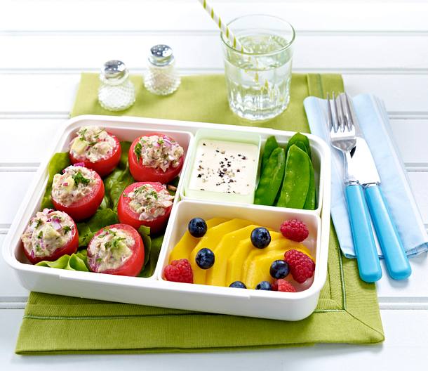 Tomaten gefüllt mit Thunfisch-Avocado-Salat Rezept Tomaten gefüllt mit Thunfisch-Avocado-Salat Rezept