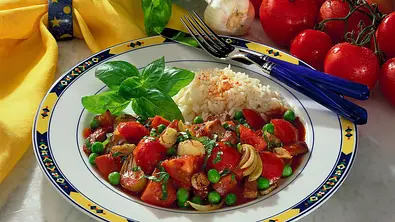 Tomaten-Geschnetzeltes mit frischem Basilikum Rezept - Foto: LECKER @ Bauer Media Group