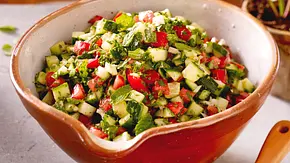 Tomaten-Gurken-Salat Rezept - Foto: LECKER @ Bauer Media Group Tomaten-Gurken-Salat Rezept - Foto: LECKER @ Bauer Media Group