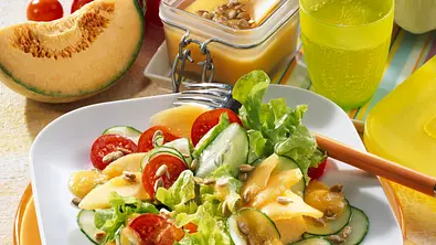 Tomaten-Gurken-Salat mit Melone Rezept - Foto: LECKER @ Bauer Media Group