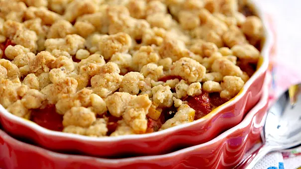 Tomaten-Kapern-Parmesan-Crumble Rezept - Foto: LECKER @ Bauer Media Group