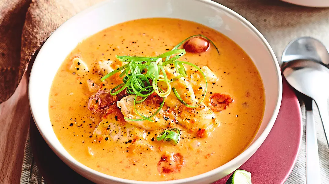 Tomaten-Kokos-Suppe „Fisch wie nix“ Rezept - Foto: LECKER @ Bauer Media Group Tomaten-Kokos-Suppe „Fisch wie nix“ Rezept - Foto: LECKER @ Bauer Media Group