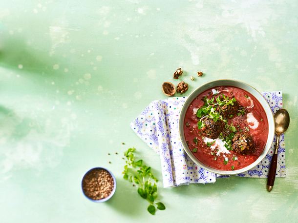 Tomaten-Kokos-Suppe mit Linsenbällchen Rezept Tomaten-Kokos-Suppe mit Linsenbällchen Rezept