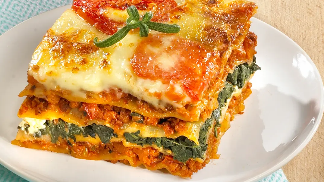 Tomaten-Lasagne mit Sojabolognese Rezept - Foto: LECKER @ Bauer Media Group Tomaten-Lasagne mit Sojabolognese Rezept - Foto: LECKER @ Bauer Media Group