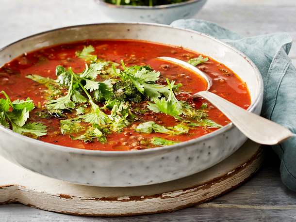Tomaten-Linsen-Suppe Rezept | LECKER
