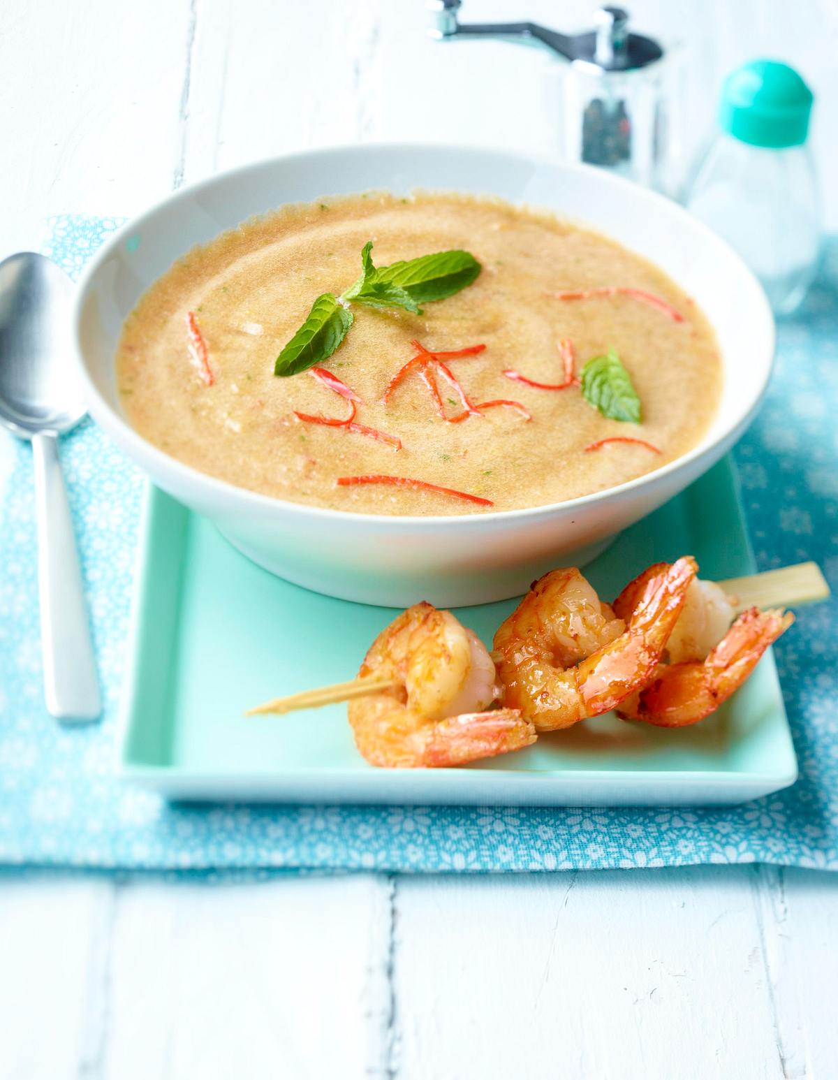 Tomaten-Melonen-Gazpacho mit Garnelen-Spieß Rezept