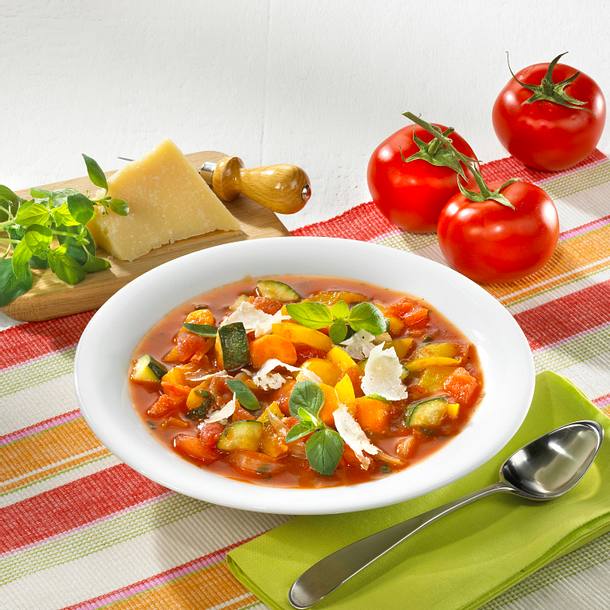 Tomaten-Minestrone mit Käse Rezept Tomaten-Minestrone mit Käse Rezept