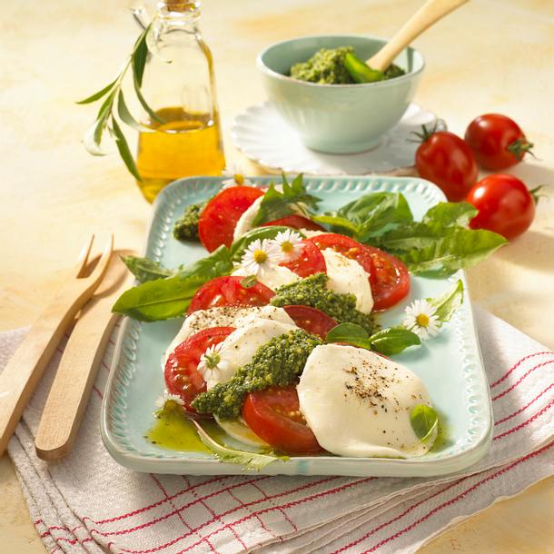 Tomaten-Mozzarella-Salat Rezept Tomaten-Mozzarella-Salat Rezept