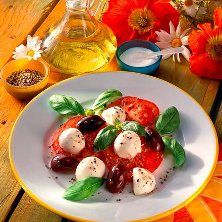 Tomaten-Mozzarella-Salat Rezept Tomaten-Mozzarella-Salat Rezept