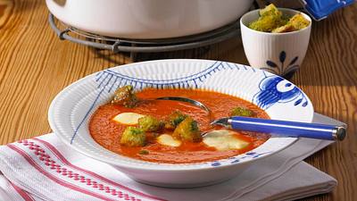 Tomaten-Mozzarella-Suppe Rezept - Foto: House of Food / Bauer Food Experts KG