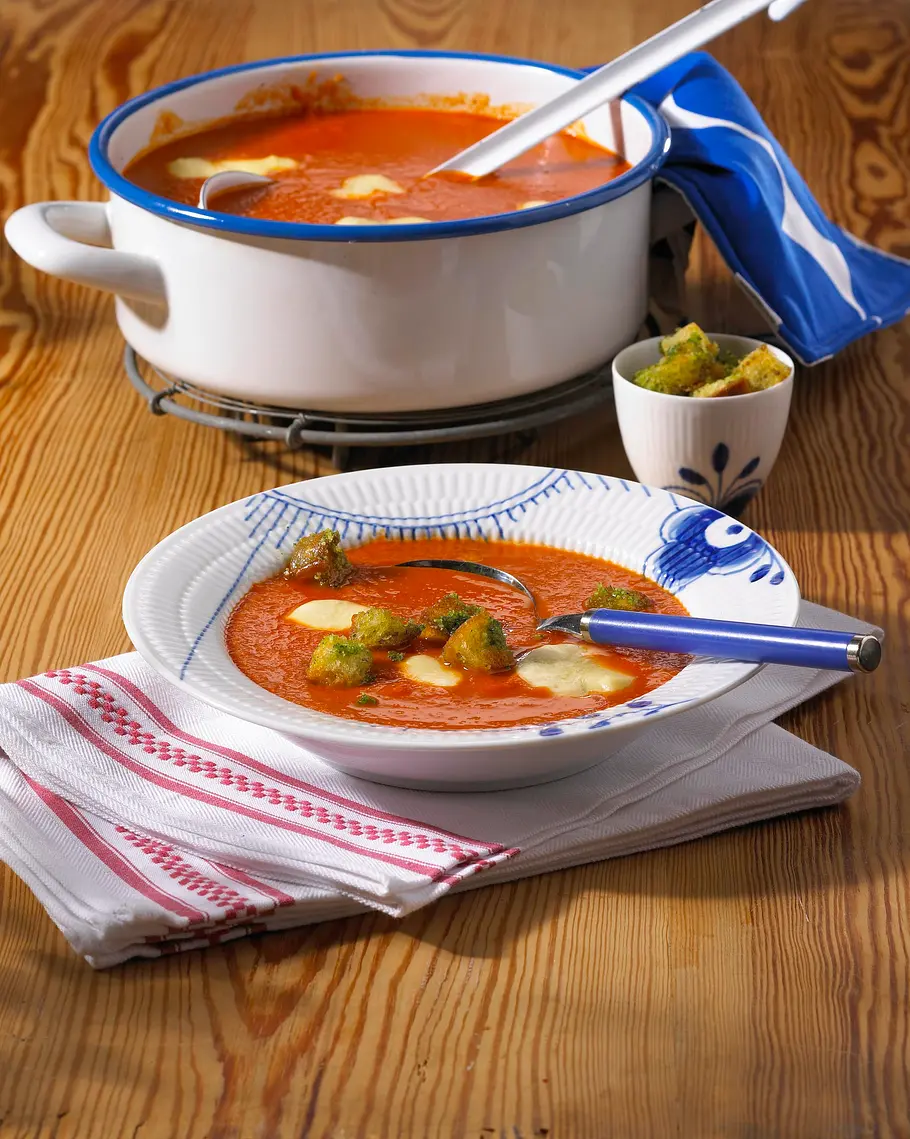 Tomaten-Mozzarella-Suppe Rezept Tomaten-Mozzarella-Suppe Rezept