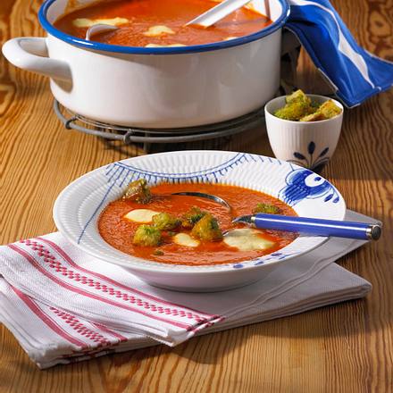 Tomaten-Mozzarella-Suppe Rezept Tomaten-Mozzarella-Suppe Rezept